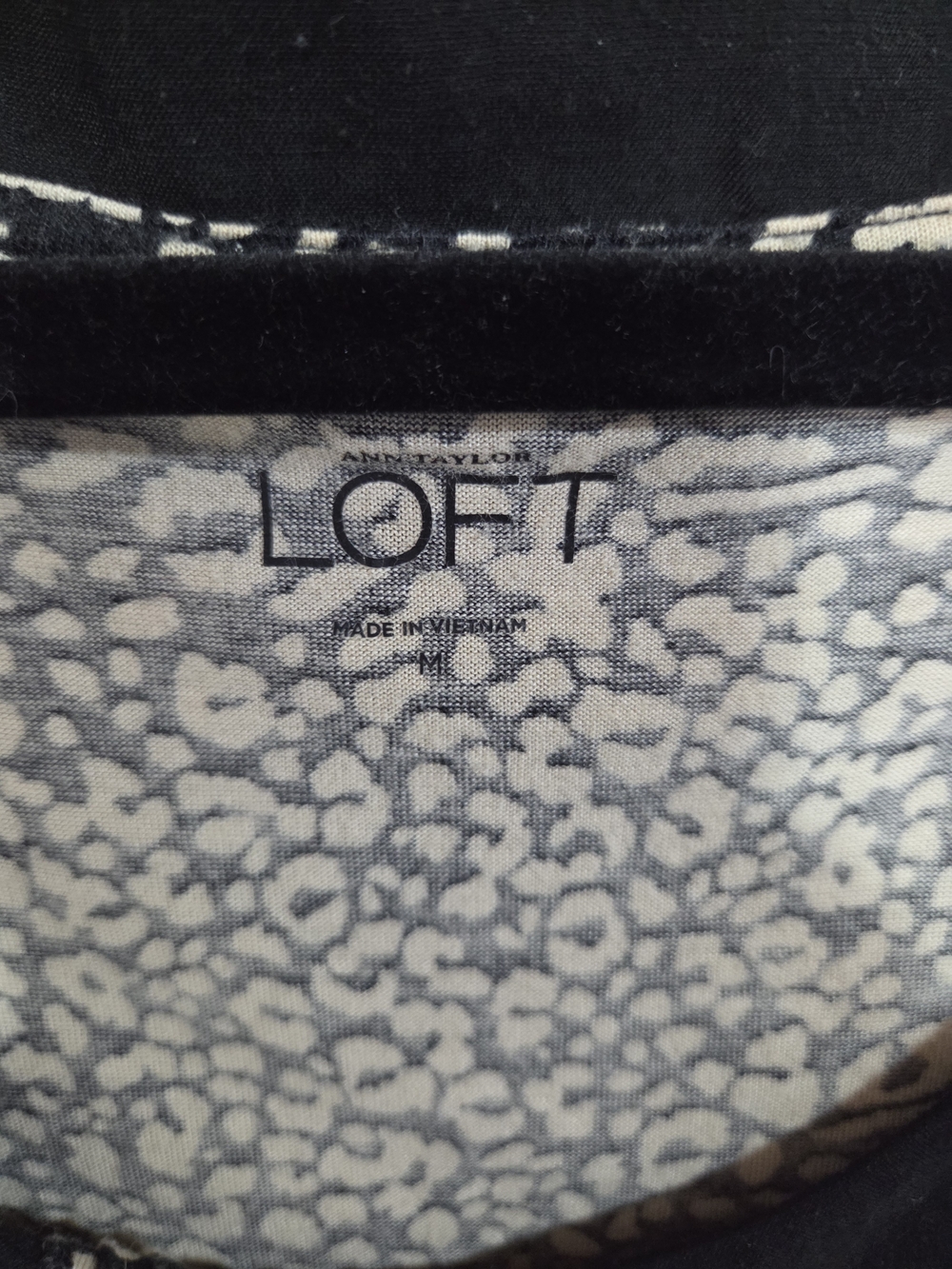 LOFT Sleeveless Black & Ivory Printed Blouse Tank Top Size Medium - Picture 4 of 5